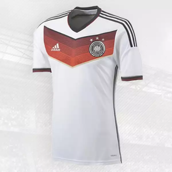 La escuadra teutona usa la playera elaborada por la compañía de casa, Adidas.