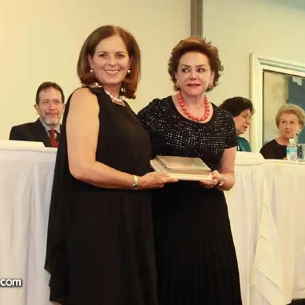 Irma María Iturbide y Adriana Salinas
