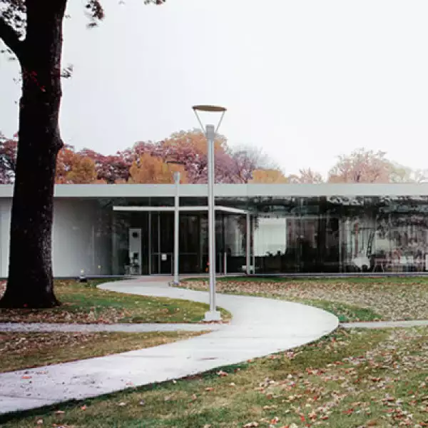 Catalina Corcuera, directora de la Casa Barragán, señala que los japoneses sienten fascinación por ese recinto porque su cultura milenaria de la penumbra, esencial para Barragán.