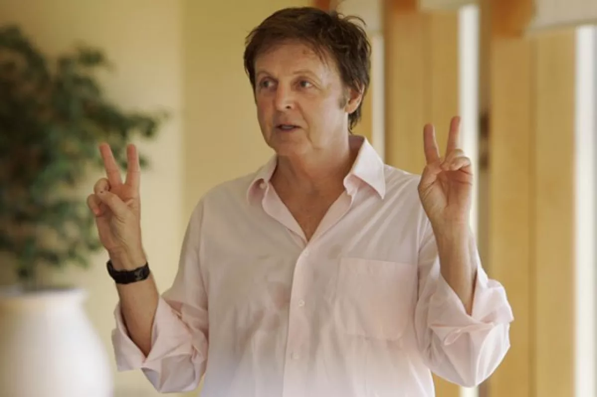 Recientemente el ex Beatle, Paul McCartney, declaró que él estaba mucho más comprometido con las causas sociales que su compañero John Lennon.