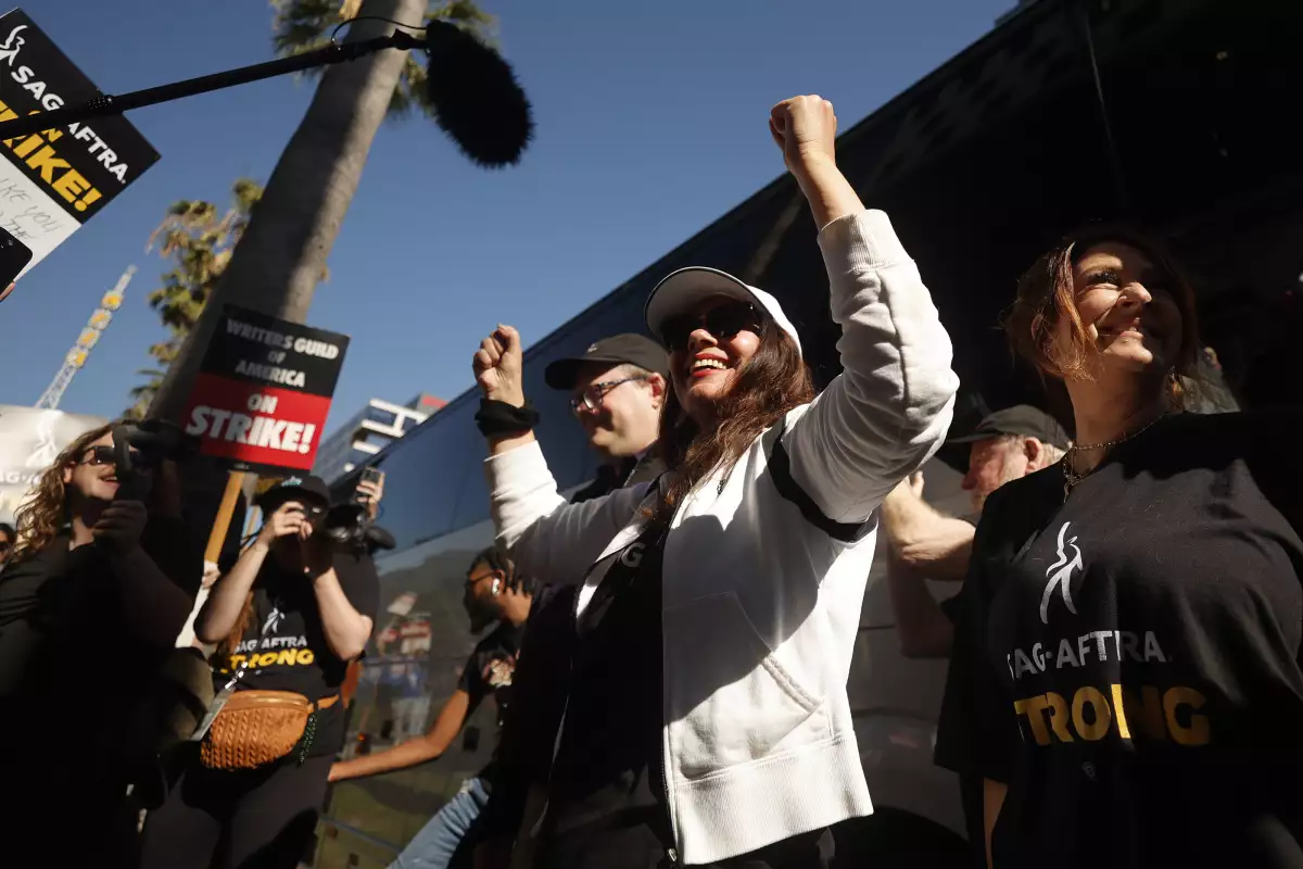 Fran Drescher en una protesta en Los Angeles. 