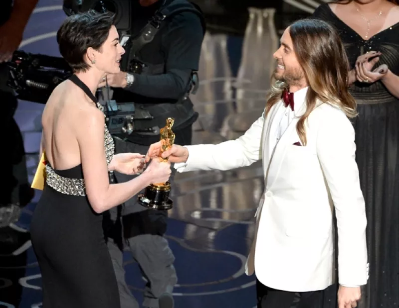 Te llevamos a la ceremonia de los premios de la Academia con esta detallada crónica de cada ganador, cada discurso y cada presentación musical.