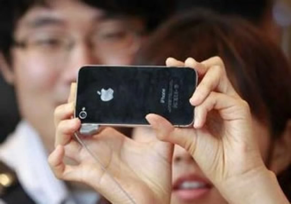 Desde fines de septiembre Apple ya no dará estuches gratis por fallas en el iPhone 4. (Foto: Reuters)