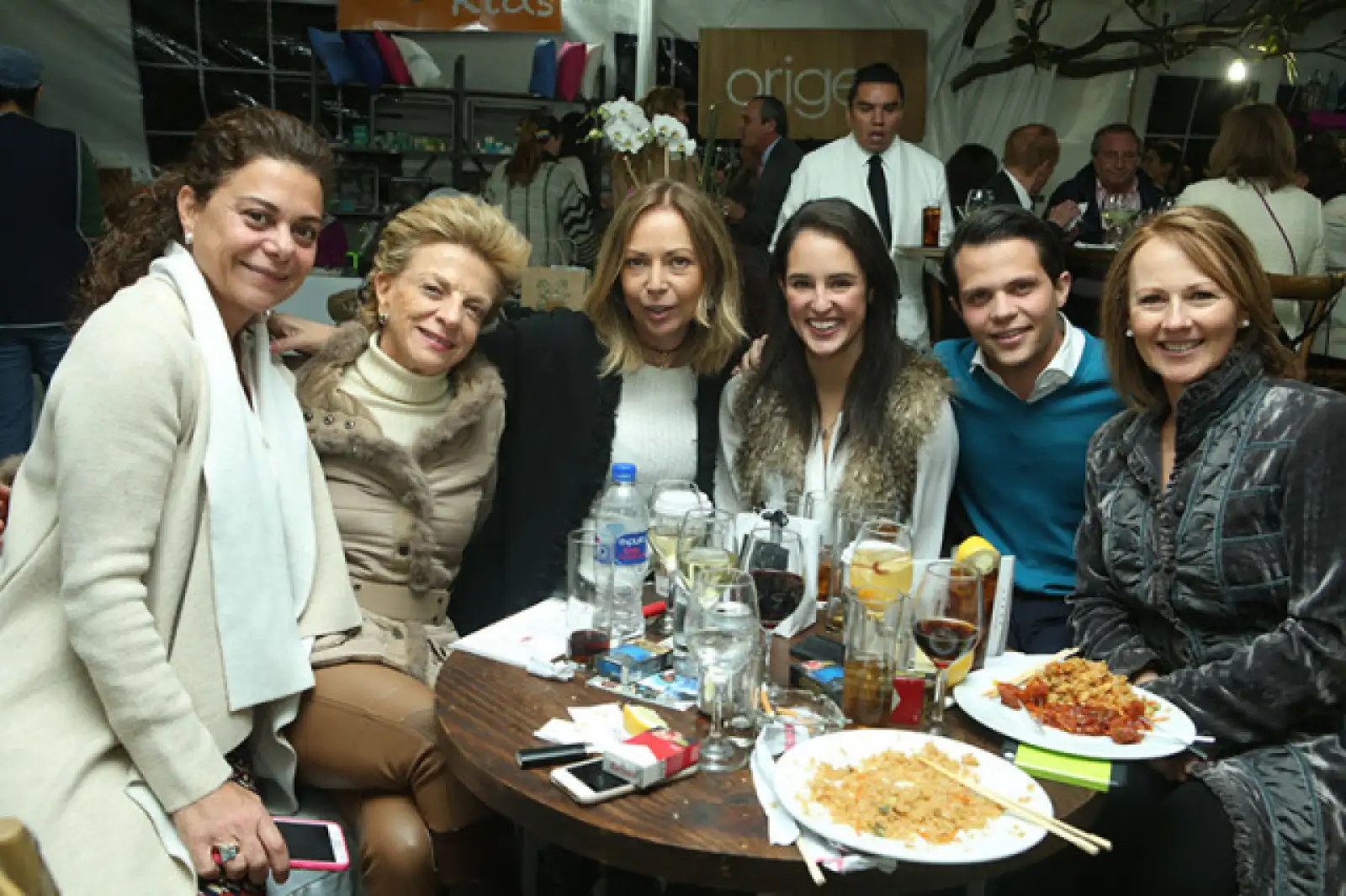 Maru Aiza, Patricia Piña, Adriana Pons, Daniela Pons, Federico Bernaldode Quiroz y Sandra Villar