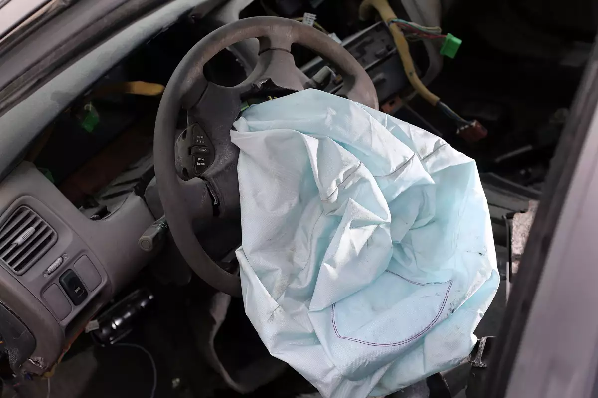EU advirtió que hay más de 300,000 vehículos que deben reemplazar sus bolsas de aire Takata.