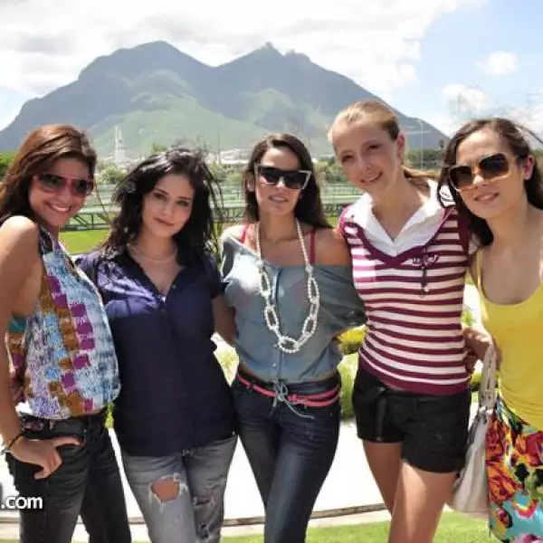 Karla Cantú,Katia Garza,Karla Cárdenas,sy Bonada y Romi Sama