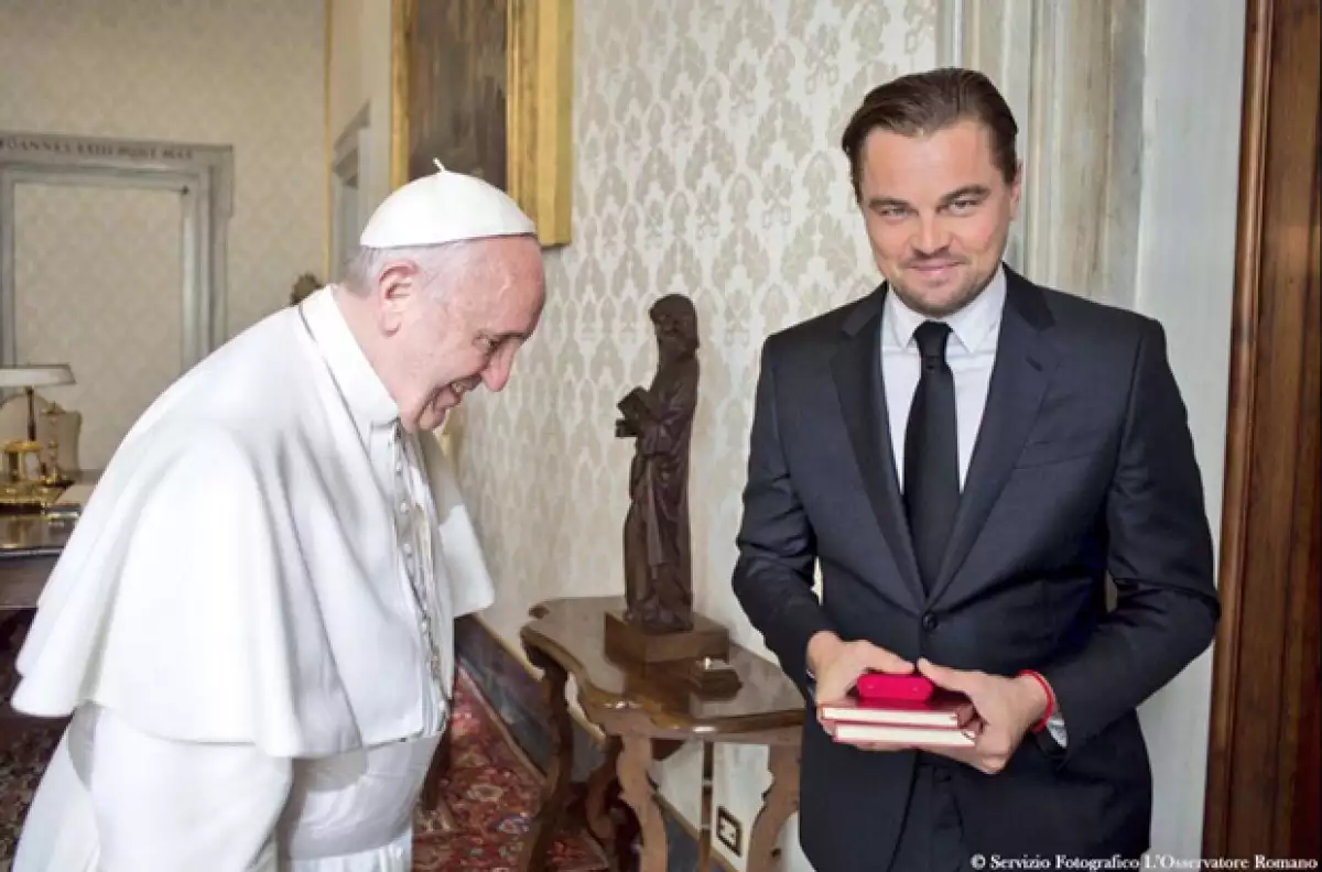 El Papa habló inglés y el actor italiano al momento de saludarse, después utilizaron un traductor.