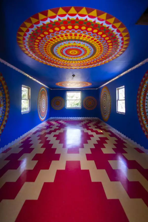 Imagen de una de las salas del museo Pasaquan en Georgia.