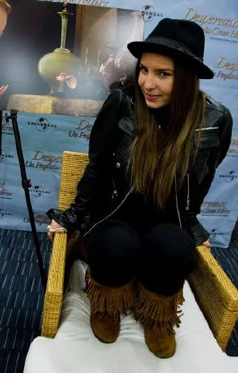 La cantante se reunirá esta semana con la productora Rosy Ocampo, quien le ofrece un papel en la telenovela Camaleones, en donde también podría actuar Poncho Herrera.