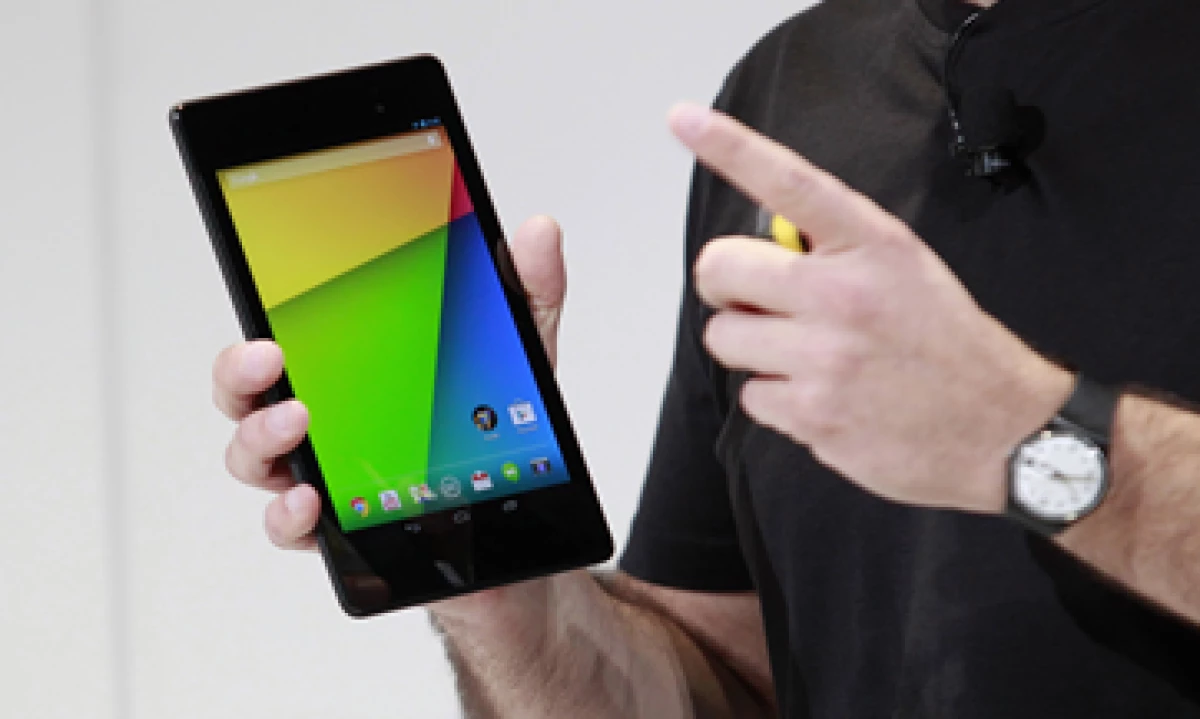 La nueva Nexus 7 tiene una cámara de cinco megapixeles y una pantalla de siete pulgadas de alta resolución. (Foto: Reuters)