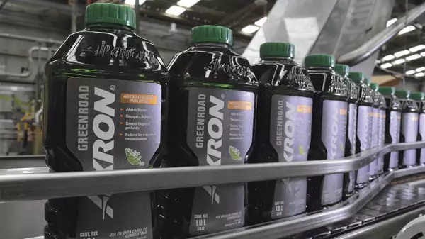Línea Akron Greenroad, producto de 1 lt. para camiones a diesel,