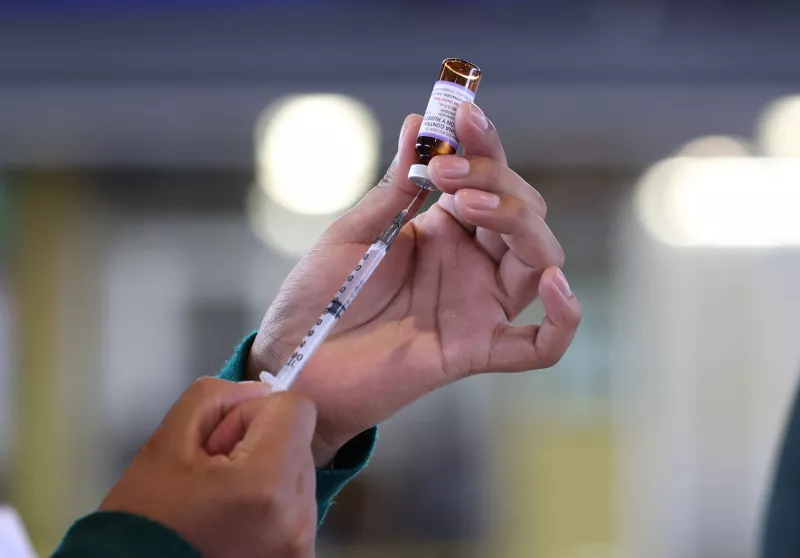 Salud reporta 30% menos casos activos de sarampión en México y aplicación de 13.3 millones de vacunas