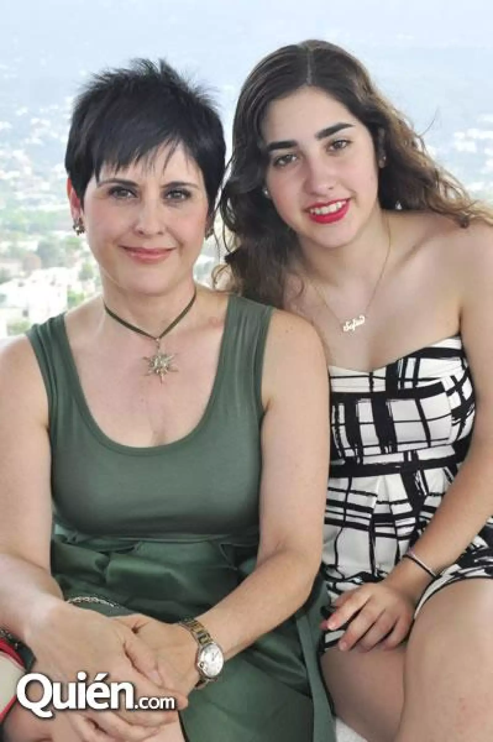 Tere Guzmán de Martinez y Sofía Martínez