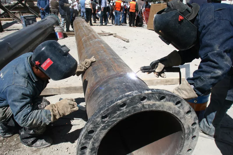 La constructora más grande de México dijo que sus ingresos netos cayeron un 36% a 6,108 millones de pesos.