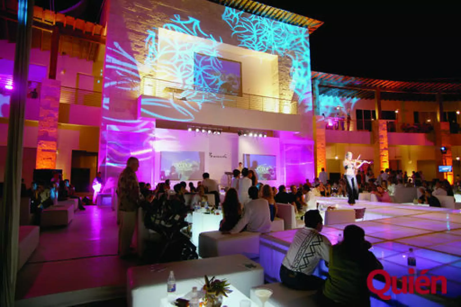 Aspectos. Presentan la última escultura de Soriano e Inauguraán Centro Coimercial