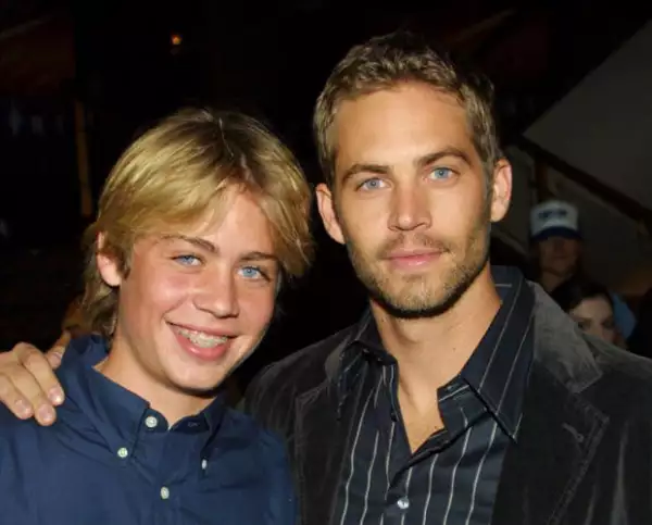 Los hermanos durante la premier de Timeline, en Noviembre del 2003 en el Mann's National Theatre de LA.