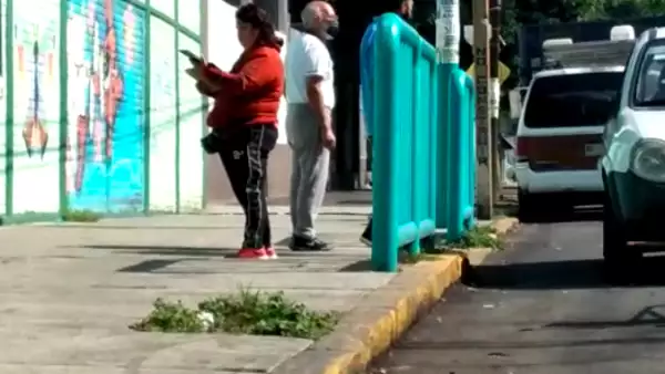 En un recorrido se detectó personas pasando lista afuera de las casillas.