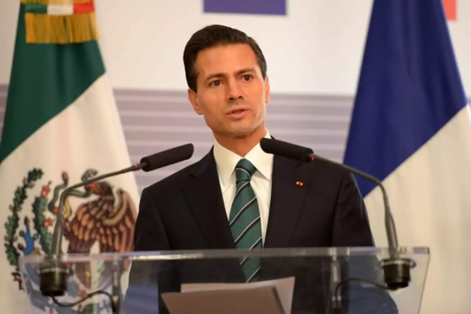 Peña Nieto enfatizó que México celebra la disposición, la apertura y el ánimo de cooperación que Francia ofrece para crecer y trabajar juntos, así como la colaboración de los rectores de las universidades para crecer en la ciencia y el intercambio académico.
