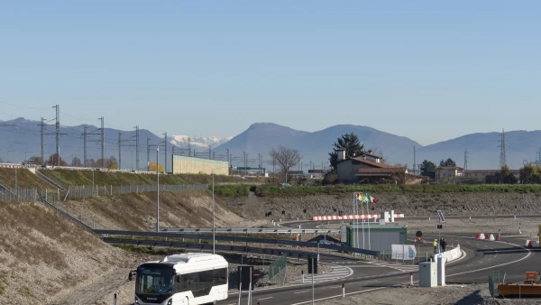 La carretera de Aleatica que carga coches por inducción