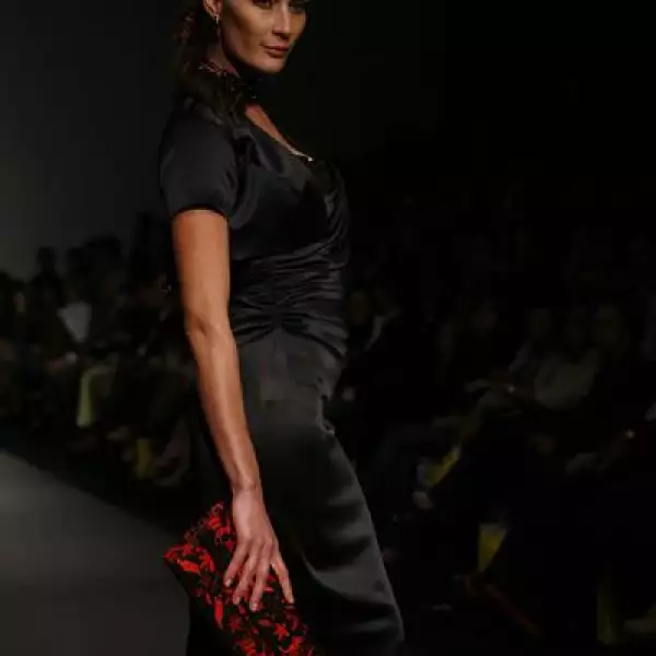 Desfile Pineda Covalin