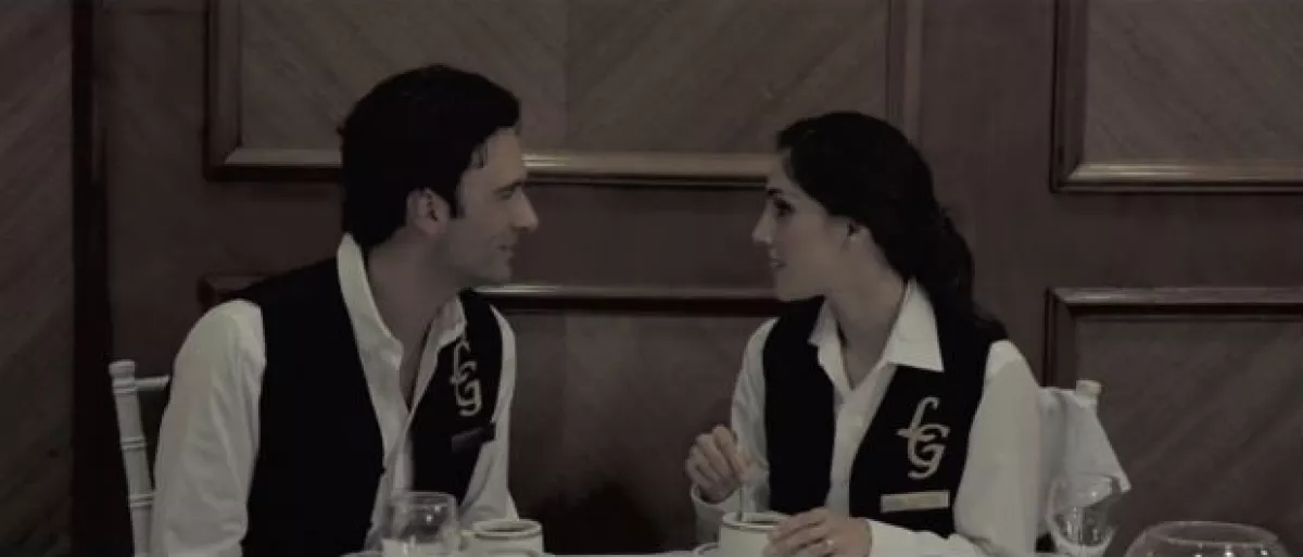 Los recién casados Sandra Echeverría y Leo de Lozanne compartieron su talento para el clip.