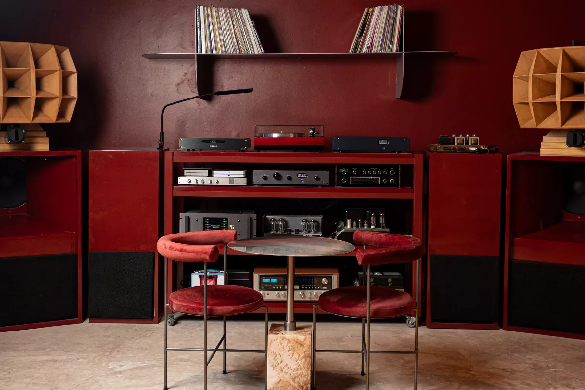 Foto del listening bar SHHH en la Roma Norte de la CDMX