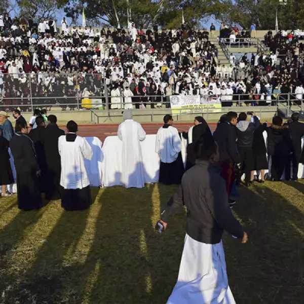 En el estadio Venustiano Carranza se reunieron cerca de 20,000 religiosos para la ceremonia religiosa.