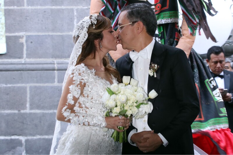 La boda del colaborador de AMLO César Yáñez y la empresaria Dulce Silva generó una fuerte polémica ante el discurso de austeridad del presidente electo.