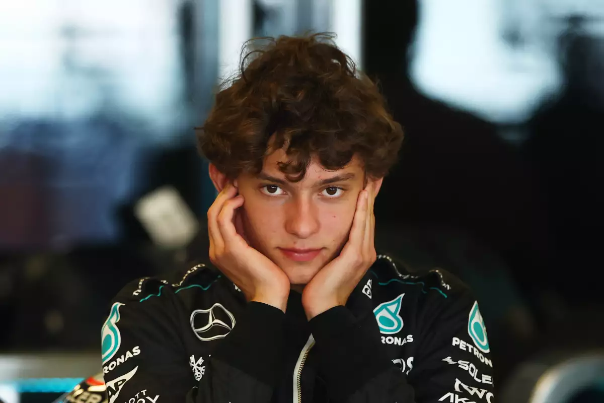 "Misión cumplida”, dice el piloto de F1 Kimi Antonelli al obtener su licencia de conducir