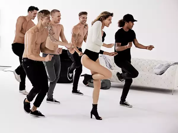 Marty Kudelka se encargó de la coreografía.