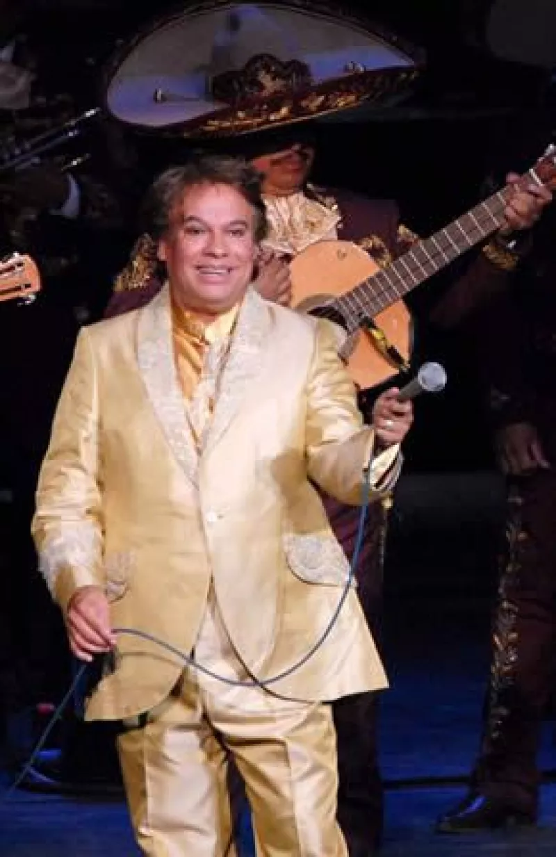 El cantante y compositor mexicano arrancó su temporada de conciertos en la Ciudad de México con un lleno total.