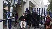 Familias esperan a sus pacientes en el INER