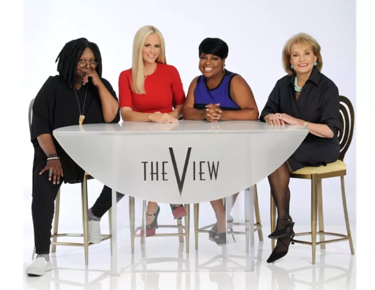 La cantante y actriz mexicana se presentará el lunes próximo en uno de los shows más vistos en Estados Unidos. Thalía compartirá el espacio con Barbara Walters y Whoopi Goldberg.
