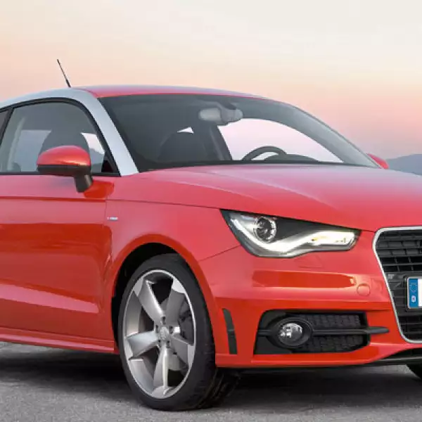 La última adición a la gama de Audi entra en esta categoría gracias a sus altas prestaciones. Se han vendido 1,077 vehículos, pero a causa de su reciente debut no existen datos comparativos.