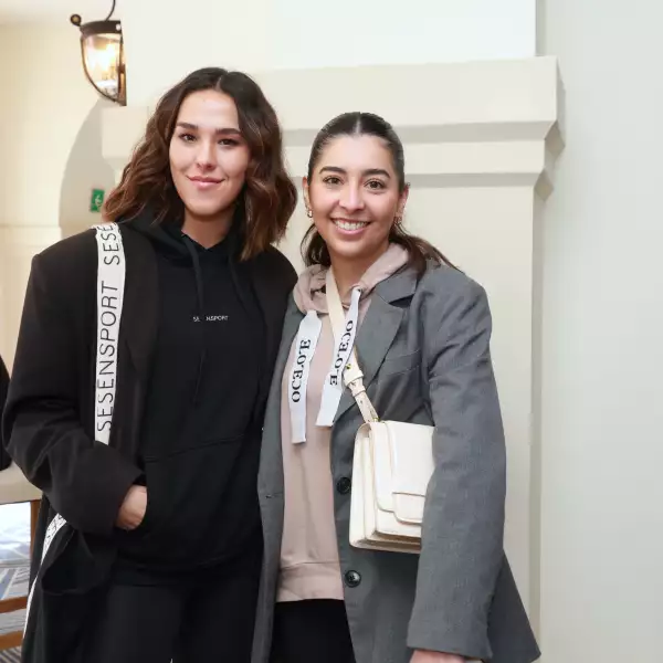 Ana Laura Lezama y Elisa Abreu 
