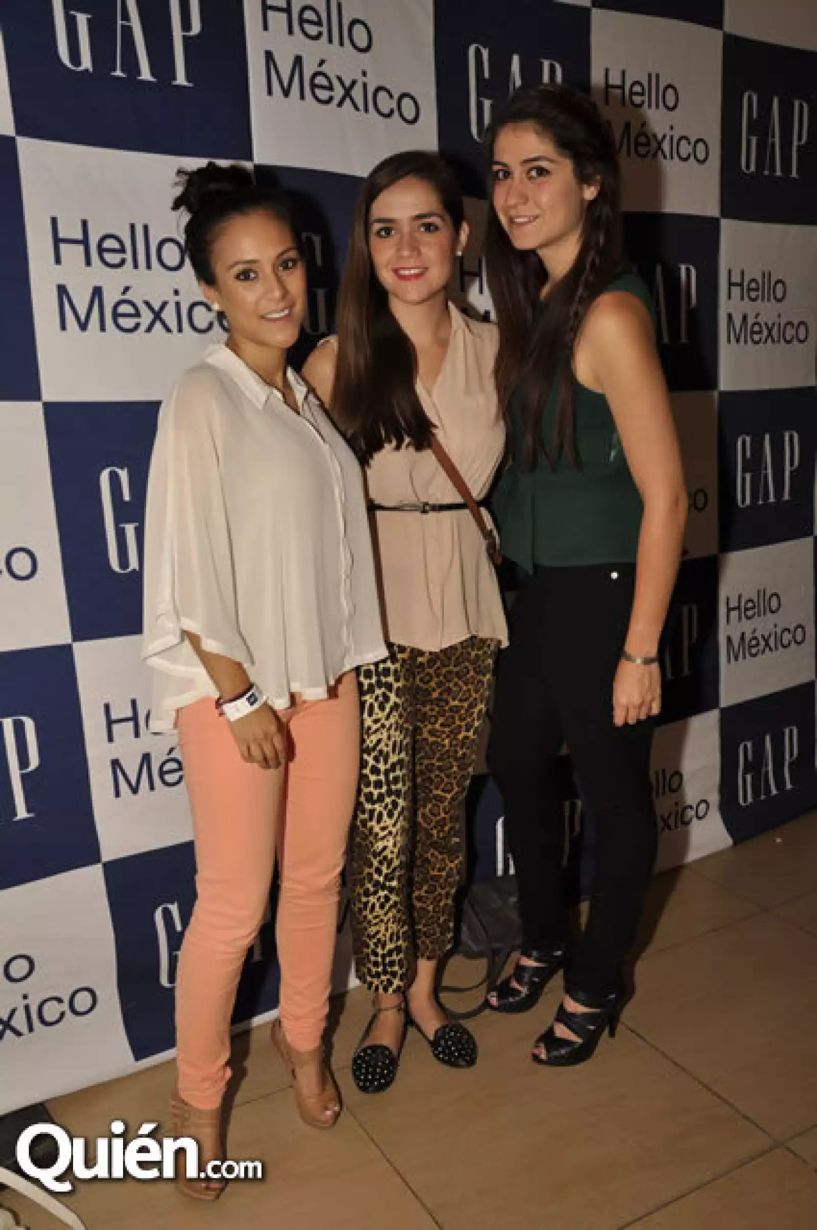 Andrea Clausen con Eliana y Ekaterina Vázquez