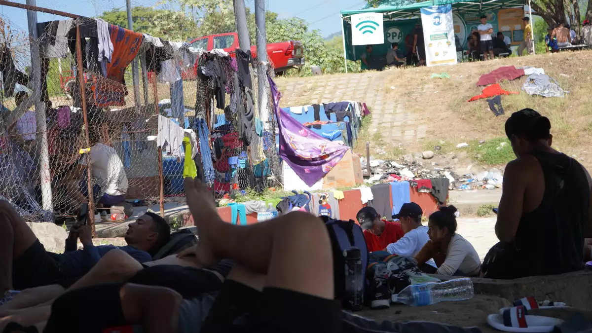 Los migrantes que viajaban a pie en una caravana descansan en el estado de Chiapas, al sur de México.