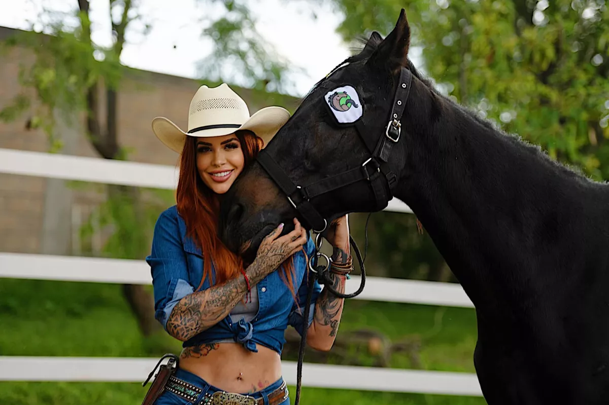 Fallece Elena Larrea, defensora de equinos de Cuacolandia, a los 30 años