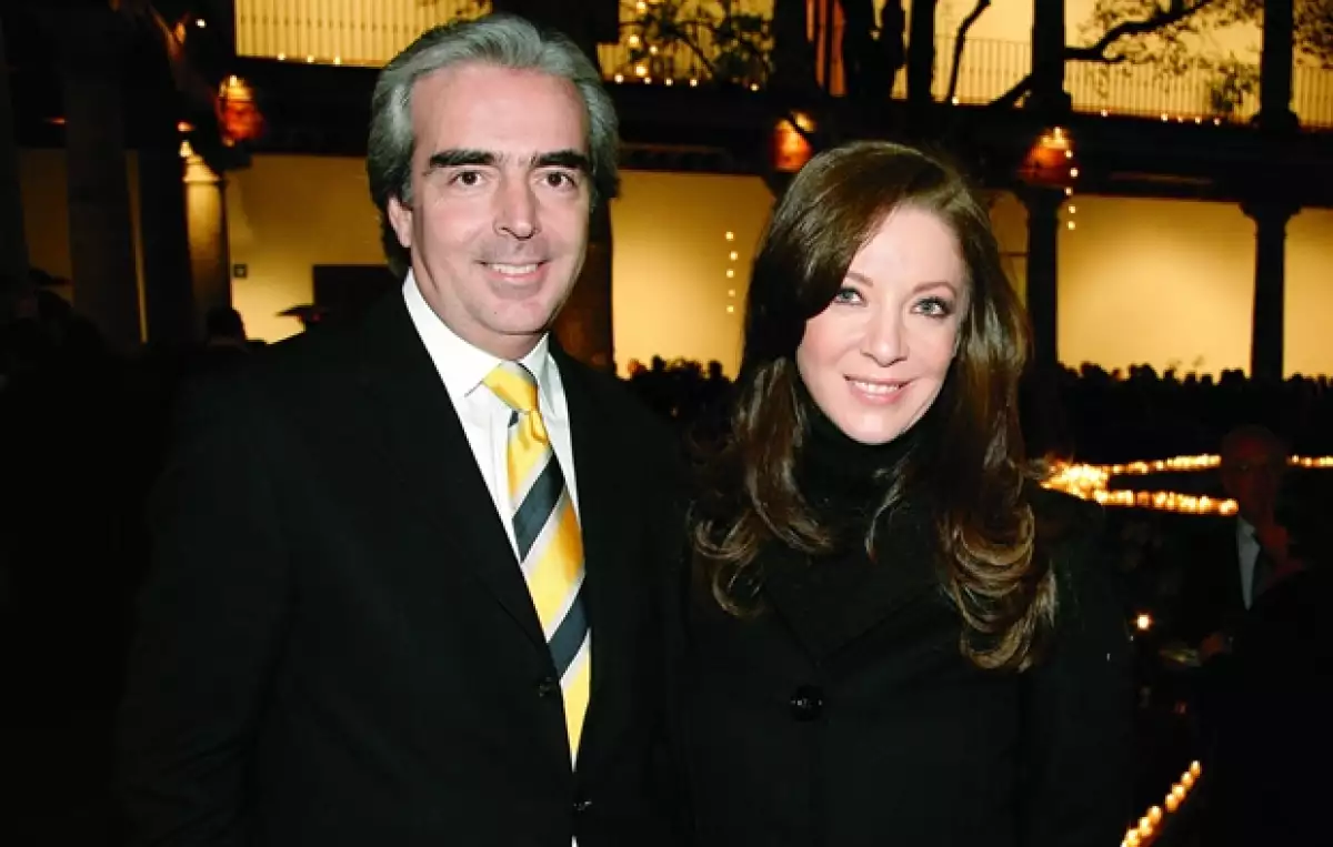 Ella tiene una hija con el político Santiago Creel; él es economista y viudo desde el año pasado, también tiene una hija. Comenzaron su relación a finales de 2009.