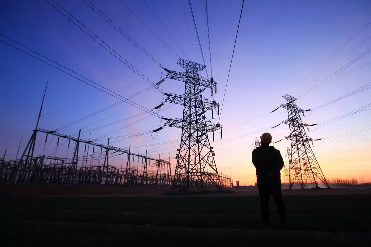 Moody's: La reforma eléctrica de AMLO elevará los costos y desalentará la inversión