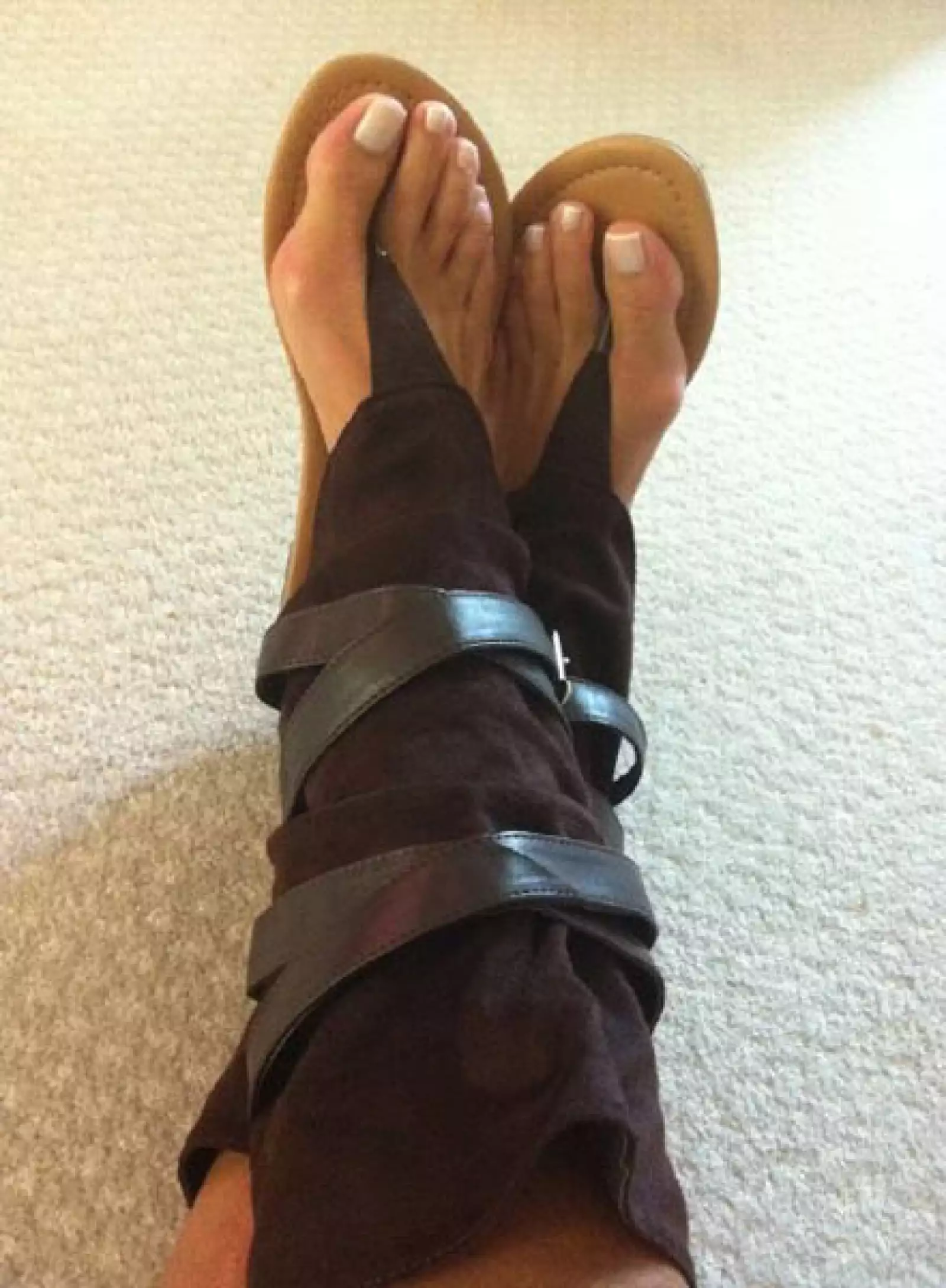 Para el calor, Lucero usó este lindo calzado.