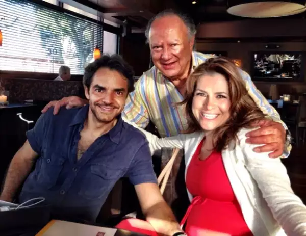 Alessandra ya tiene a todas las personas importantes a su alrededor para recibir a su primera hija. 'Festejando al cumpleañero @JSRosaldo Te amamos papito', tuiteó Alessandra ayer.