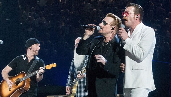 Eagles of Death Metal y Bono