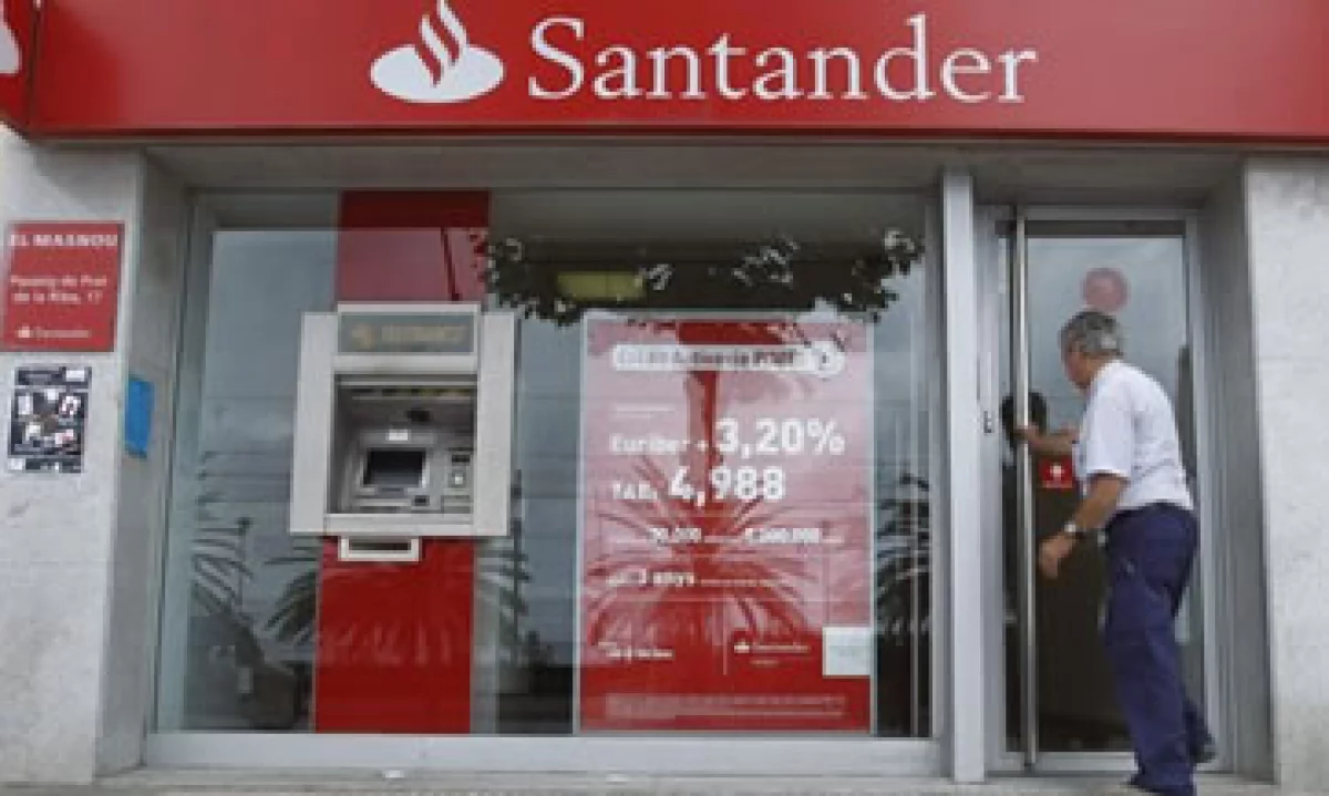Hasta el momento, Santander no ha ha contestado los requerimientos de la Condusef, ni ha cambiado su publicidad. (Foto: Reuters)