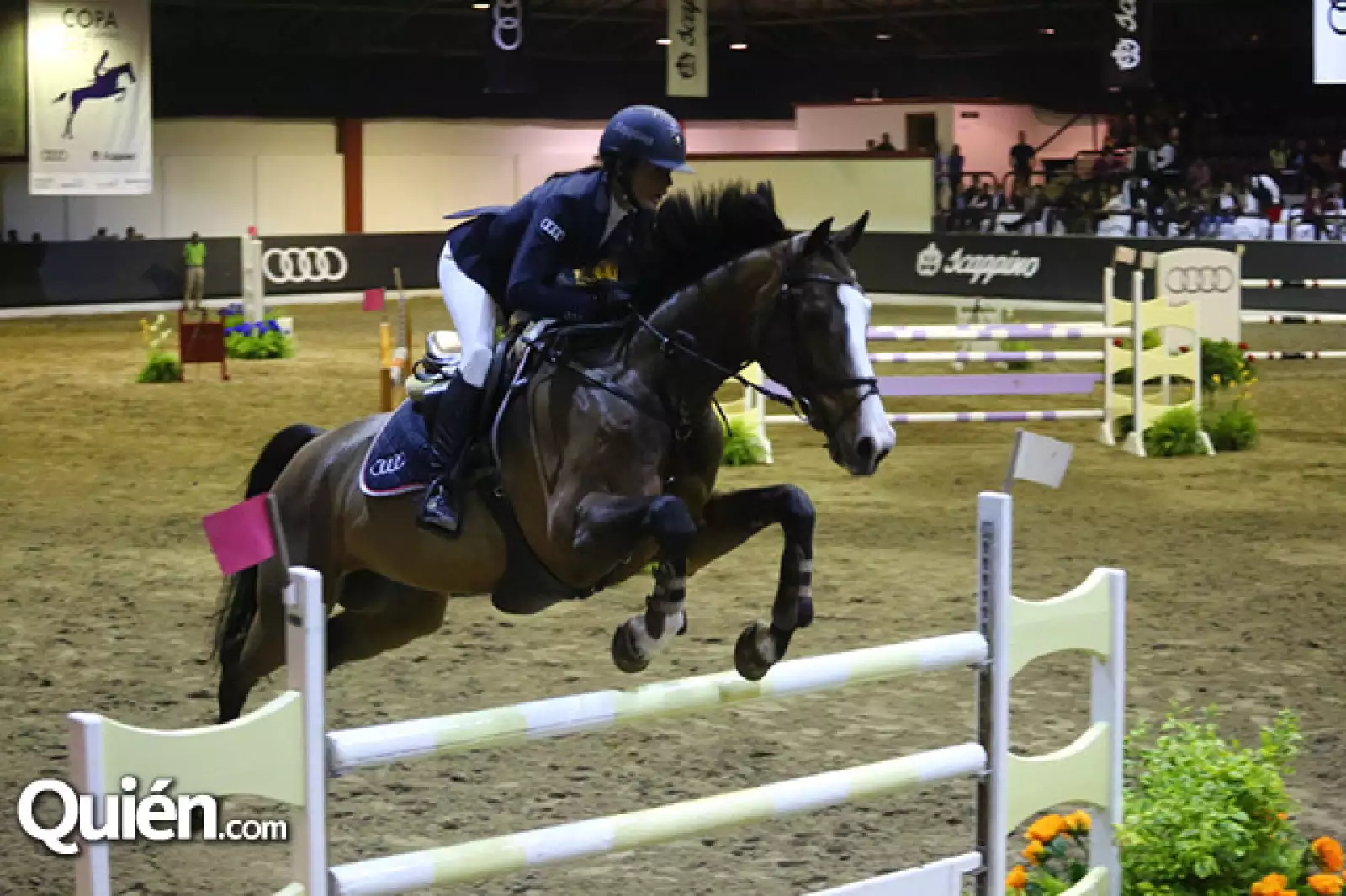 Andrea Vega con Mosquetero