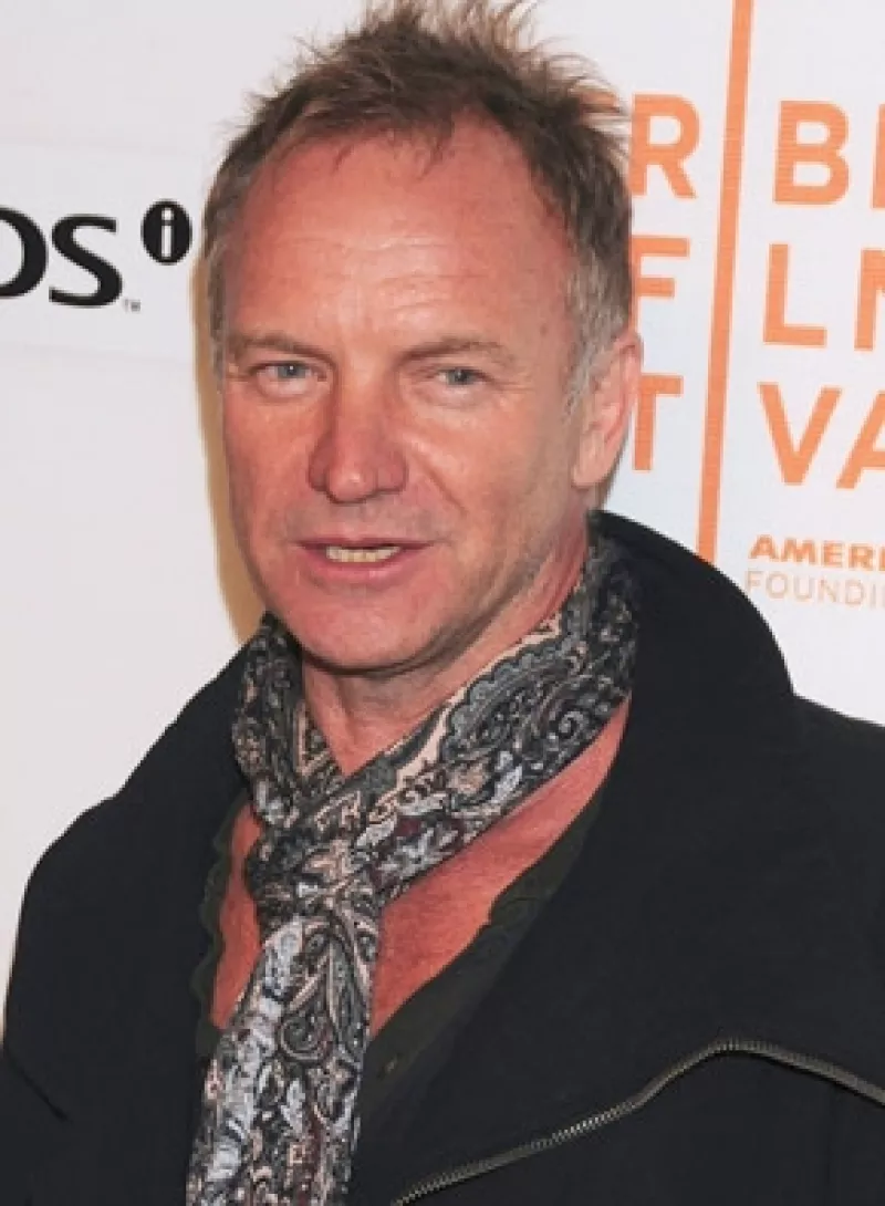 El cantante dijo que el mandatario estadounidense es la mejor persona para manejar el "desastre" del mundo.