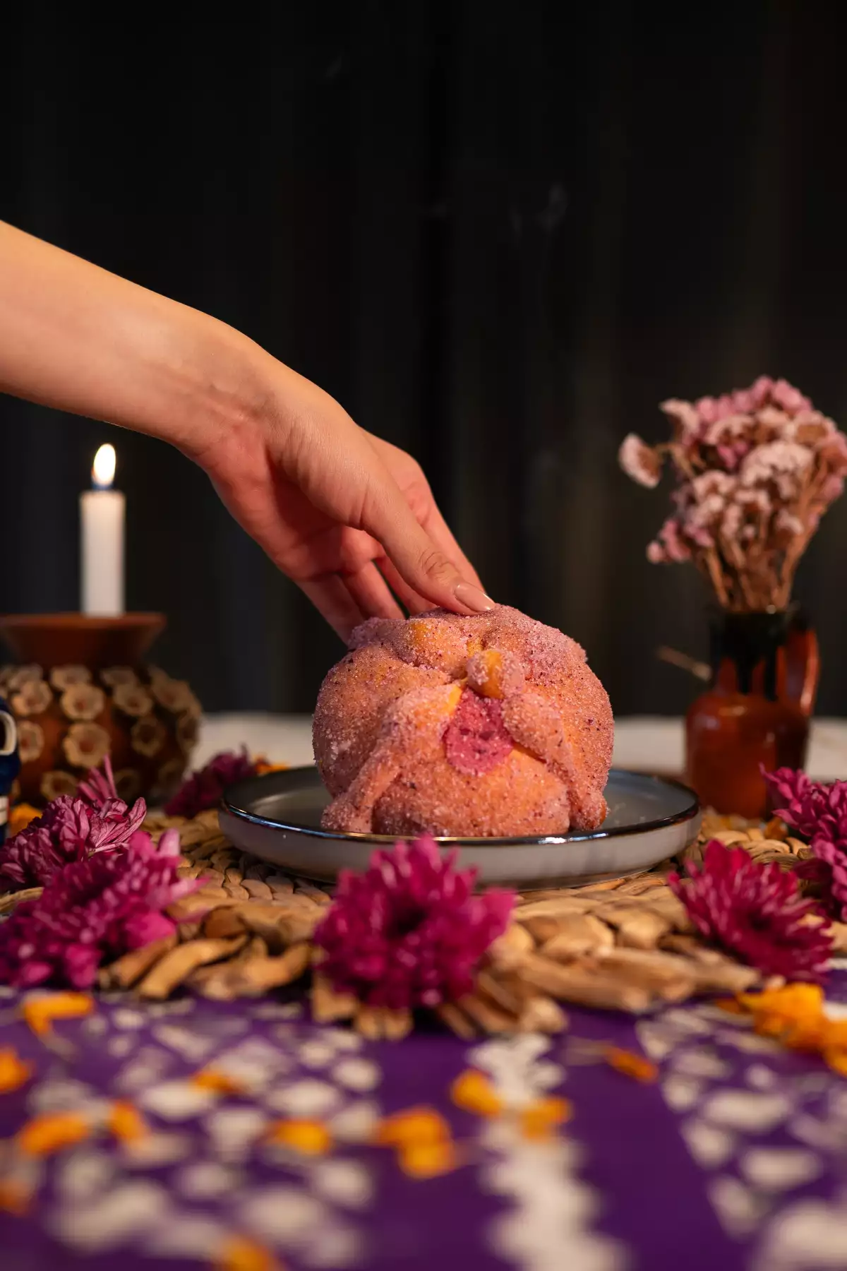 Foto de pan de muerto relleno en CDMX