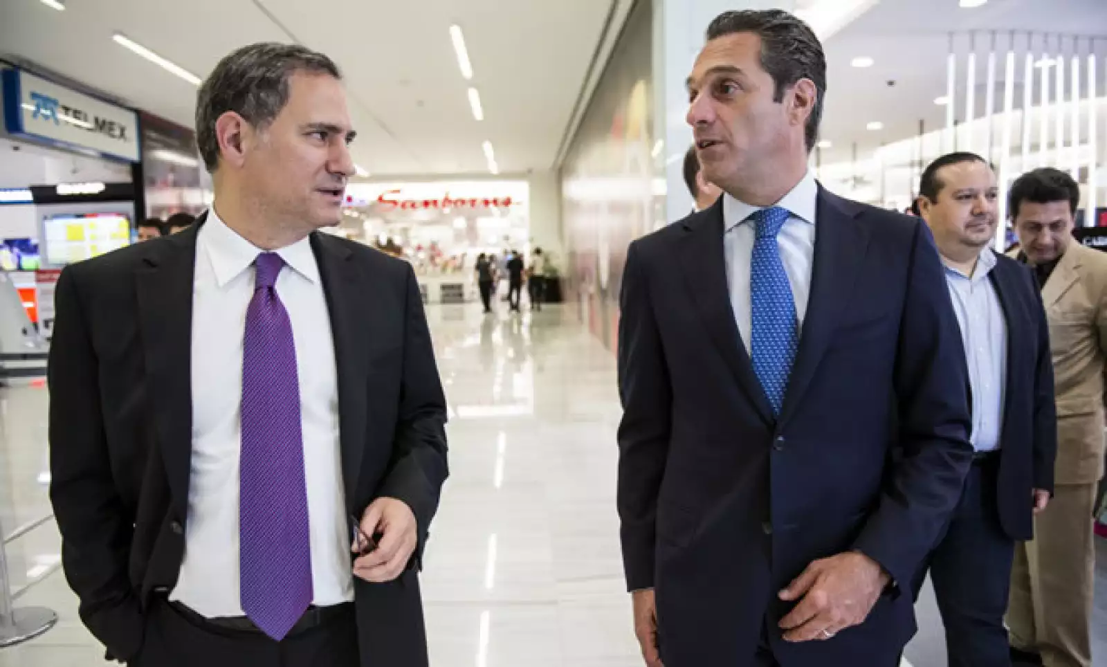 Slim Domit fue quien presentó a Soberón con el líder comercial de la Fórmula 1, Bernie Ecclestone, quien tiempo más tarde, en 2014, los citó en su oficina en Londres para cerrar el pacto y pisar el acelerador para concretar el proyecto.