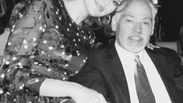 Juan Carlos Mendez, hermano de Eva Mendes, murió el pasado 17 de abril a los 53 años tras una larga batalla contra el cáncer.