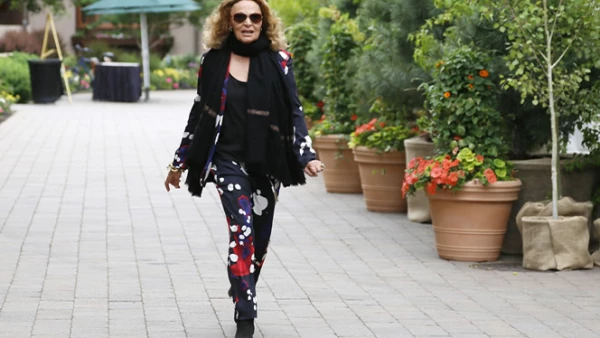 La diseñadora de modas Diane von Furstenberg mostró sus creaciones en la reunión anual de Idaho.